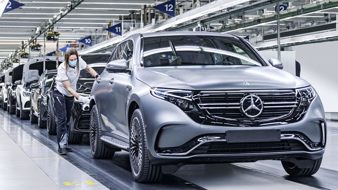 Autoprůmysl prochází transformací. Mercedes-Benz EQC, luxusní elektromobil z dílny německého giganta.