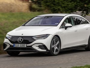 Mercedes-Benz chystá elektrickou třídu E. Z dosavadního EQE nebude mít nic