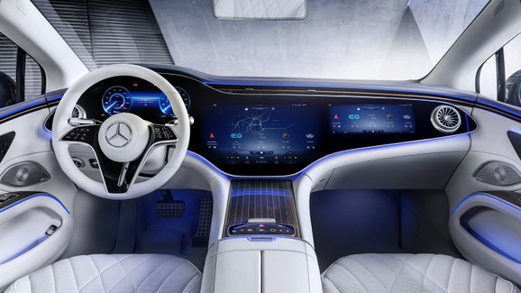 Mercedes EQS odhaluje svůj futuristický interiér, včetně základní verze