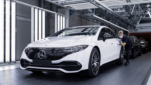 Mercedes-Benz EQS už se vyrábí. Produkce chce být flexibilní a udržitelná
