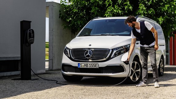 Mercedes-Benz EQV se představuje jako první plně elektrické prémiové MPV 