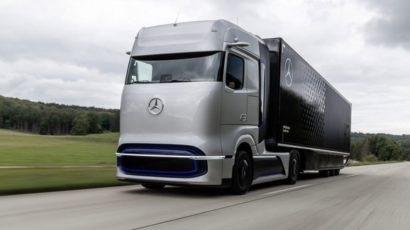 Vodíkový tahač Mercedes-Benz GenH2 je předzvěstí produkčního vozu