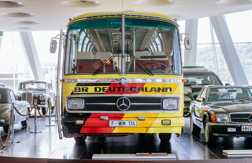 Mercedes-Benz O 302 coach 