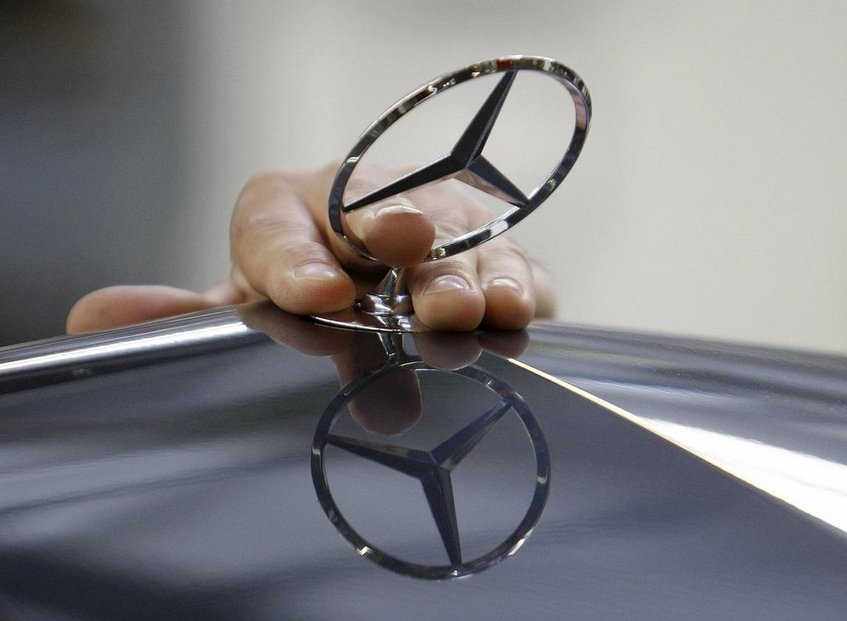 Daimler aktuálně řeší, kde sklad postaví.