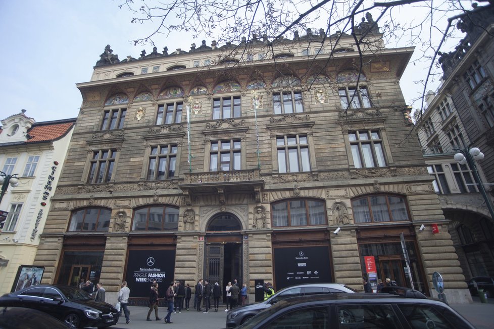 Palác ZIBA Muzea moderního skla v centru Prahy Na Příkopě 20, kde se bude konat většina prezentací vybraných autorů.