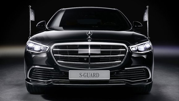 Nový pancéřovaný Mercedes S 680 Guard je tu. Kvůli ochraně posádky má i menší kufr