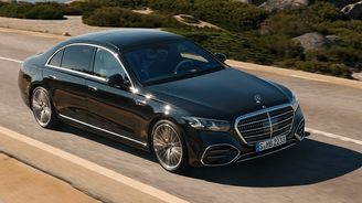 Nejlepší auto na světě omládlo: Mercedes-Benz třídy S má pořád motor V12 a desítky hvězd Nejlepší auto na světě omládlo: Mercedes-Benz třídy S má pořád motor V12 a desítky hvězd