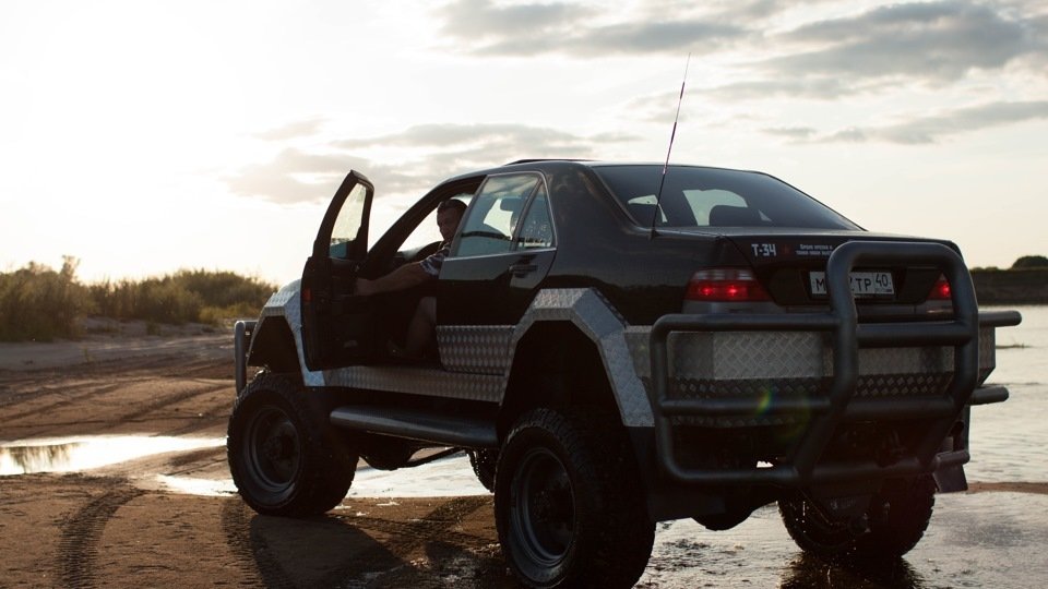 Mercedes-Benz S500 Monster Truck