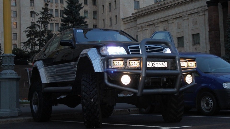 Mercedes-Benz S500 Monster Truck