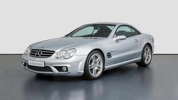 Mercedes SL 55 AMG z roku 2006 strávil celý život v garáži. Teď je s 52 km na tachometru na prodej