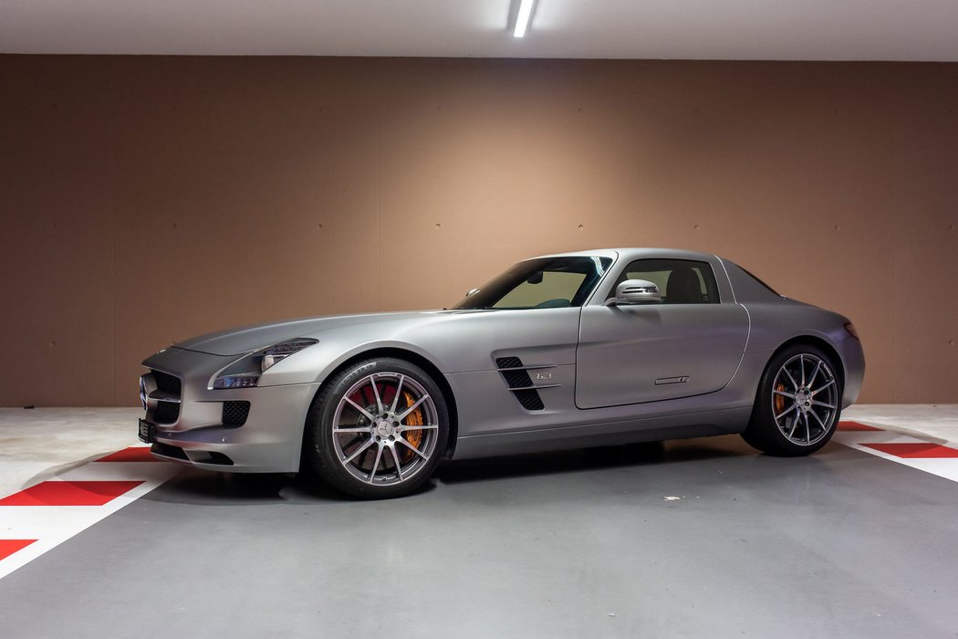 Mercedes-Benz SLS AMG