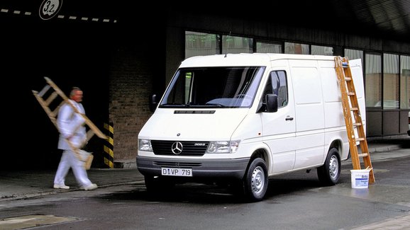 Mercedes-Benz připomíná významné výročí modelu Sprinter 