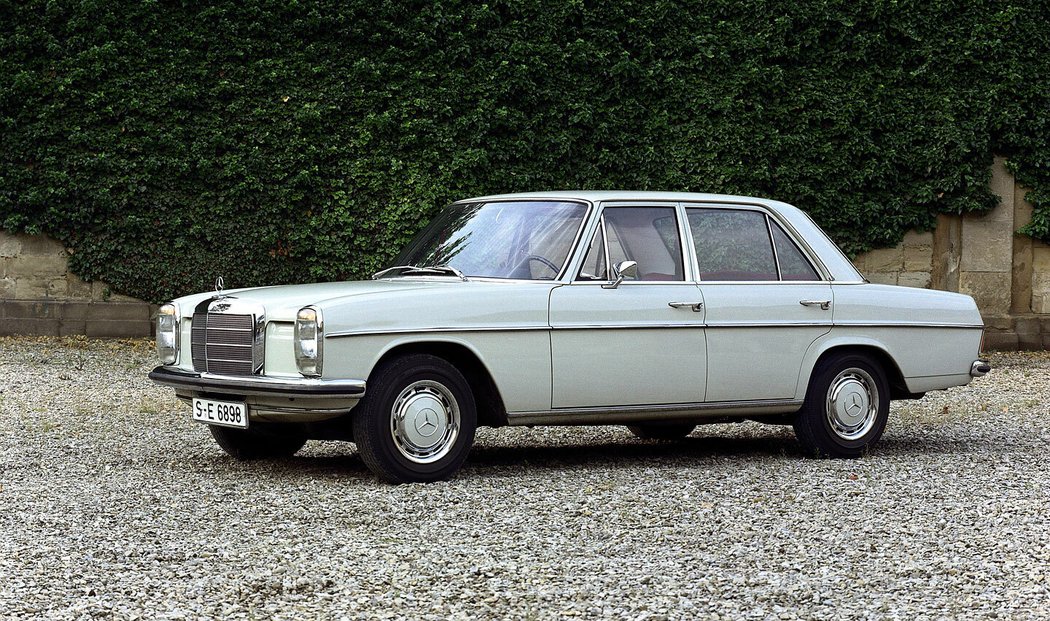 Mercedes-Benz &#39;&#39;Strich-Acht&#39;&#39; Limousine (W115) (1967–1976)