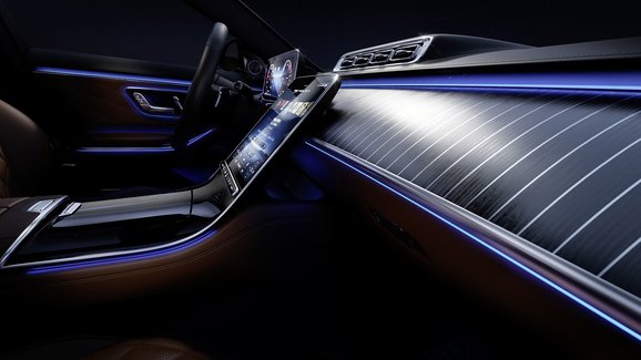 Nový Mercedes třídy S odhaluje inovativní funkce a materiály interiéru