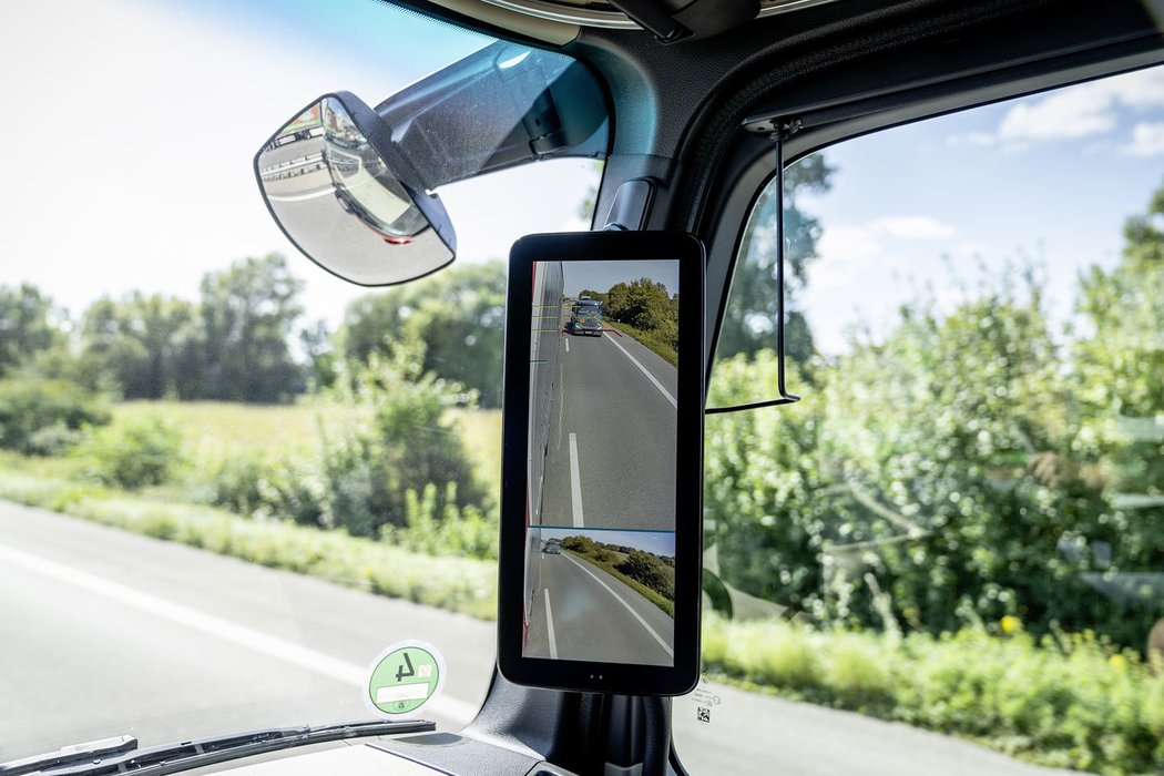 Mercedes-Benz Trucks MirrorCam