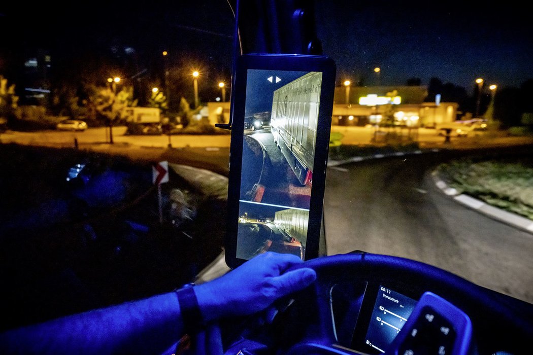 Mercedes-Benz Trucks MirrorCam