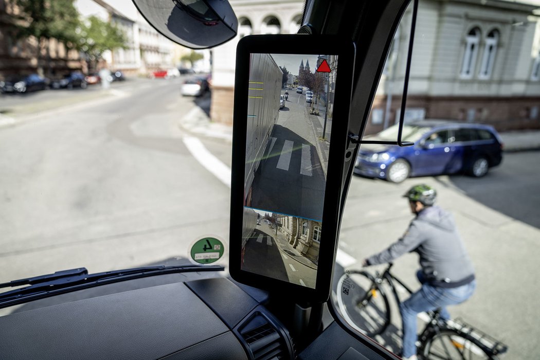 Mercedes-Benz Trucks MirrorCam