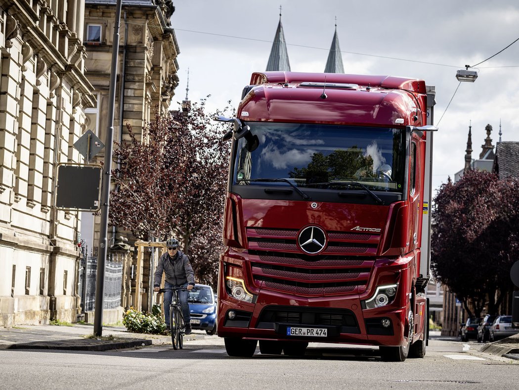 Mercedes-Benz Trucks MirrorCam