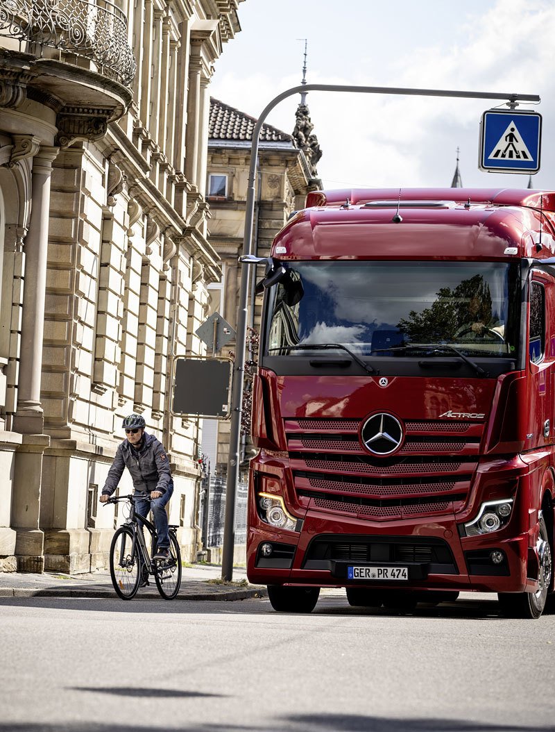 Mercedes-Benz Trucks MirrorCam