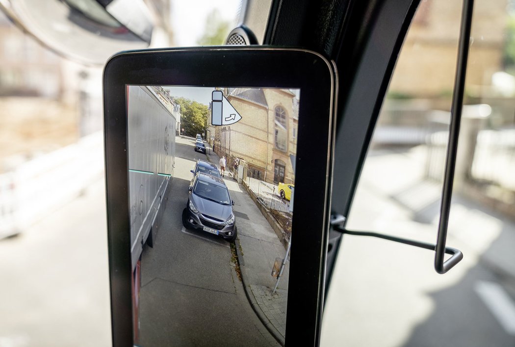 Mercedes-Benz Trucks MirrorCam