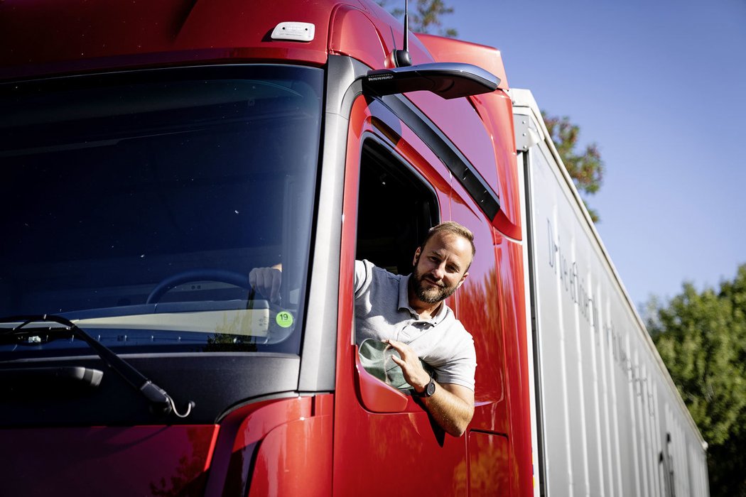 Mercedes-Benz Trucks MirrorCam