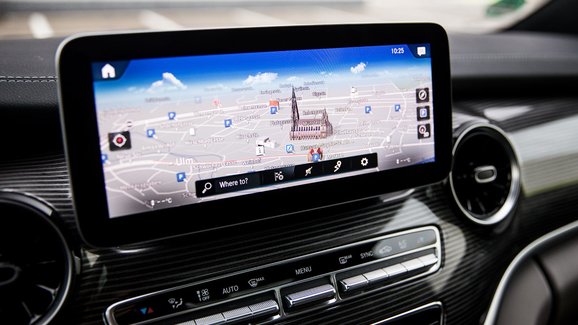 Nejnovější infotainment Mercedes MBUX míří do dalších modelů