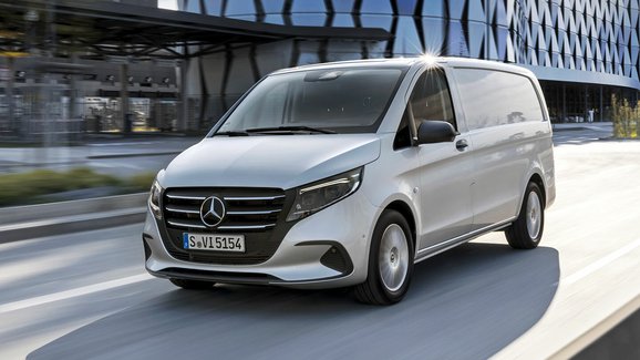 Za volantem modernizovaného Mercedesu Vito a eVito: Hromada elektroniky