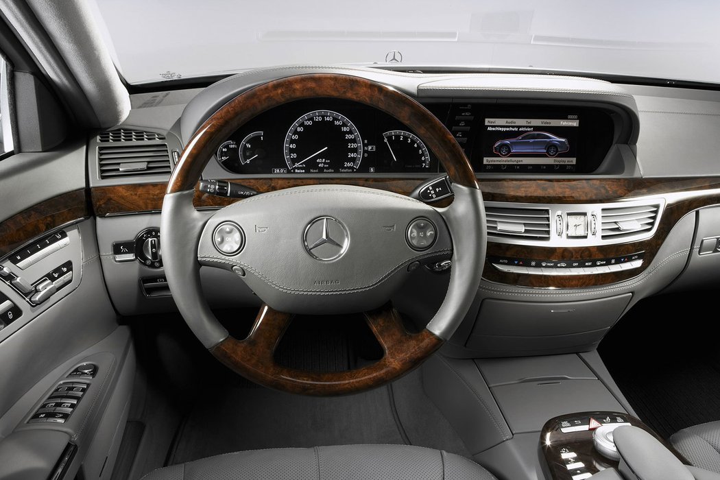 2005 Mercedes-Benz S-Class 221