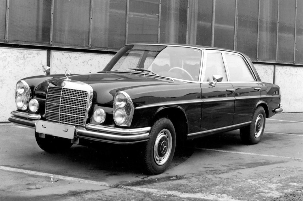 Mercedes-Benz W109