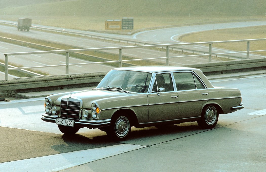 Mercedes-Benz W109