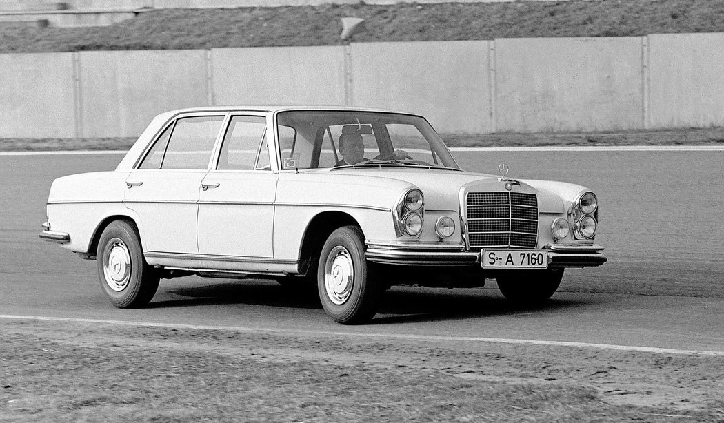 Mercedes-Benz W109