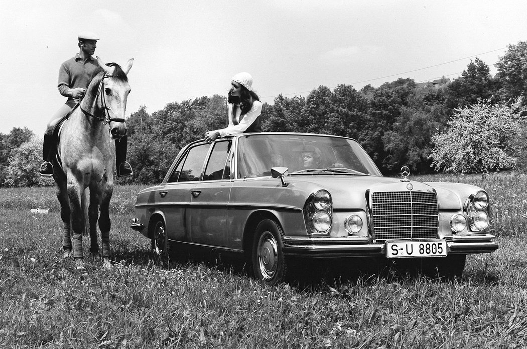 Mercedes-Benz W109