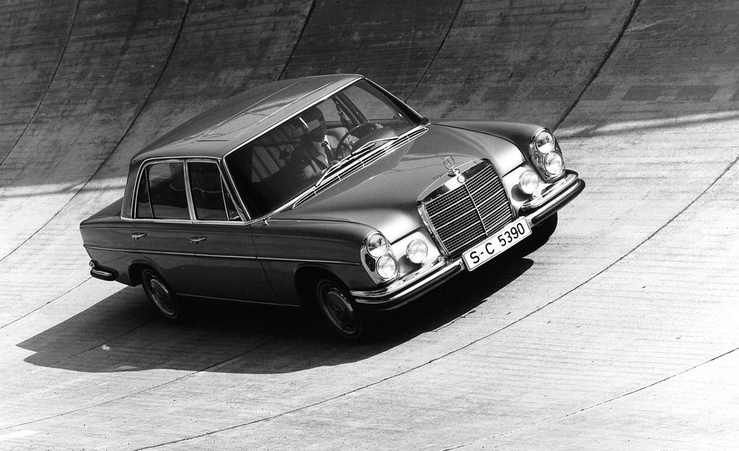 Mercedes-Benz W109