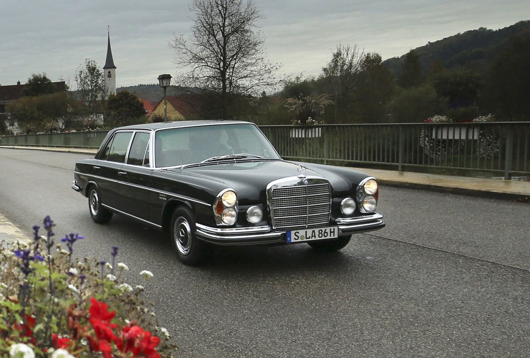 Mercedes-Benz W109