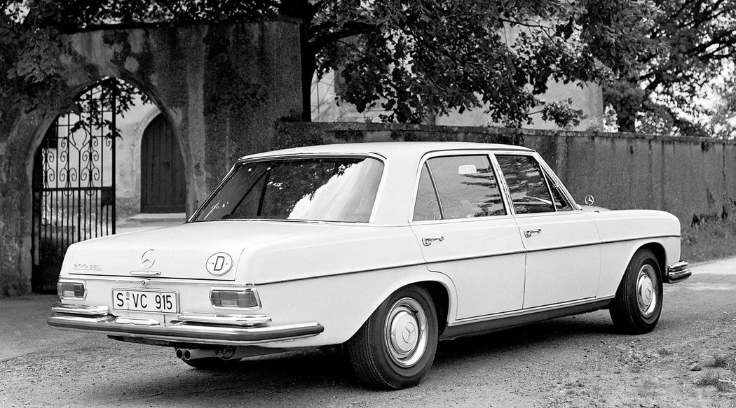 Mercedes-Benz W109