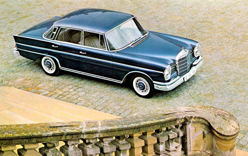 Mercedes-Benz W111