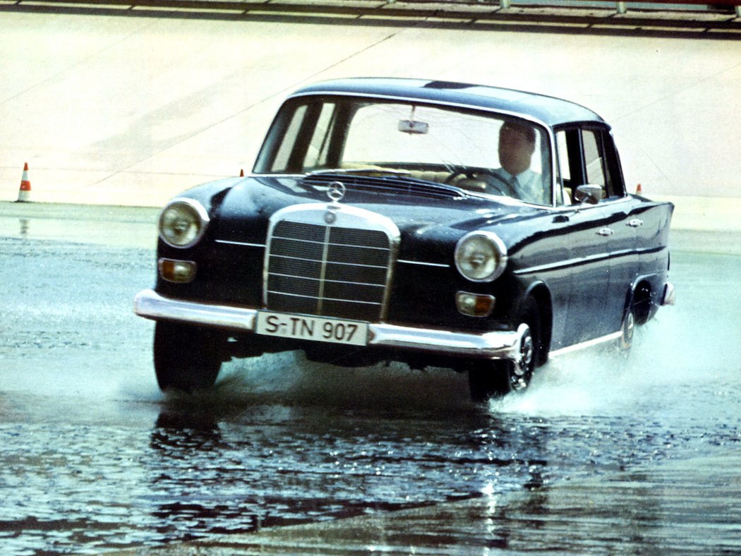 Mercedes-Benz W111