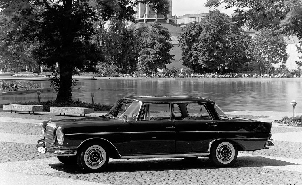 Mercedes-Benz W111