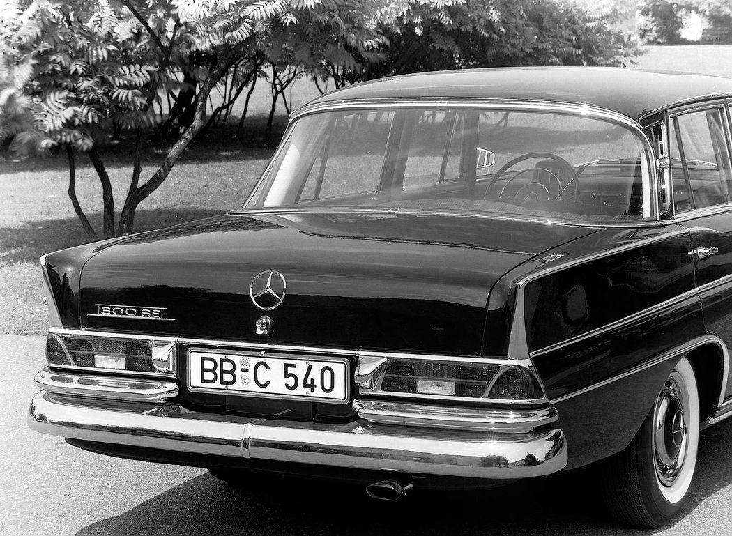 Mercedes-Benz W111