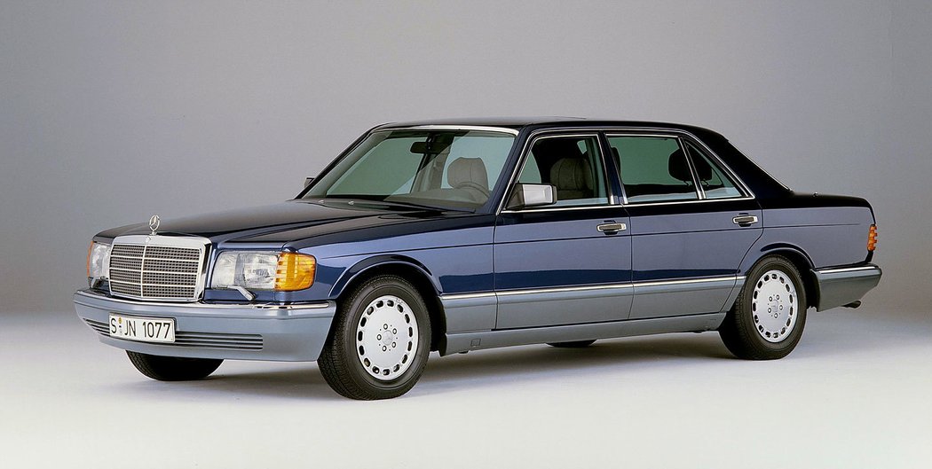 Mercedes-Benz 560 SEL (1985)