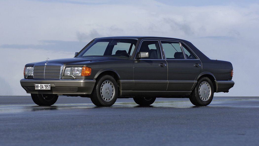 Mercedes-Benz 560 SEL (1985)