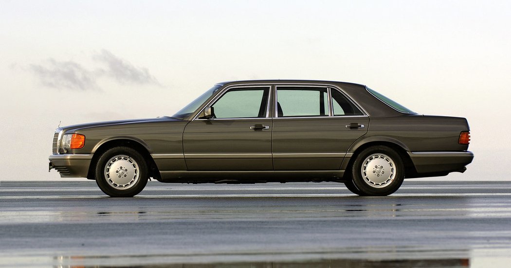 Mercedes-Benz 560 SEL (1985)