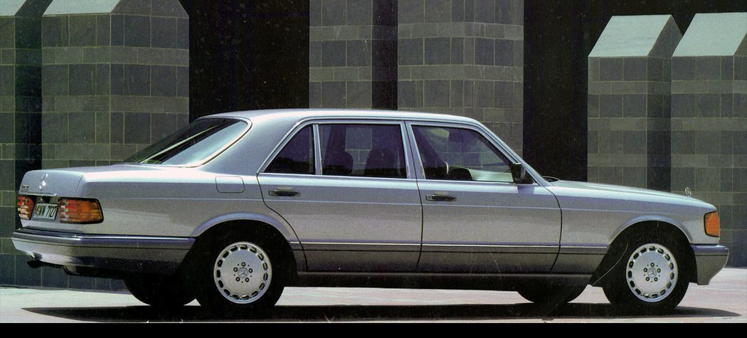 Mercedes-Benz 560 SEL (1985)