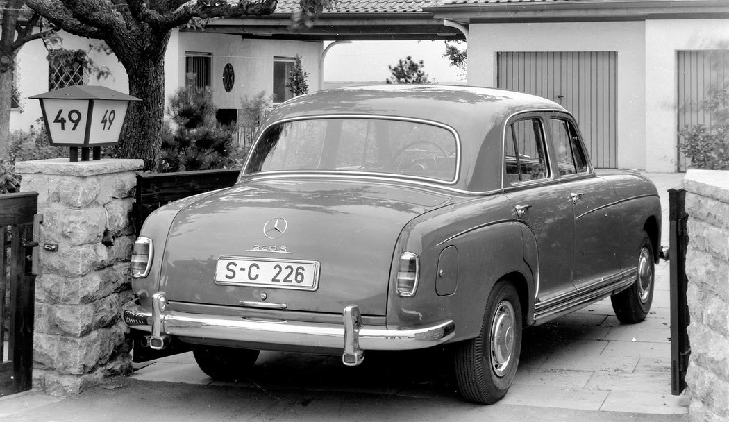 Mercedes-Benz W180