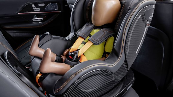 Mercedes představil koncept revoluční autosedačky, bezpečně ohlídá děti i rodiče