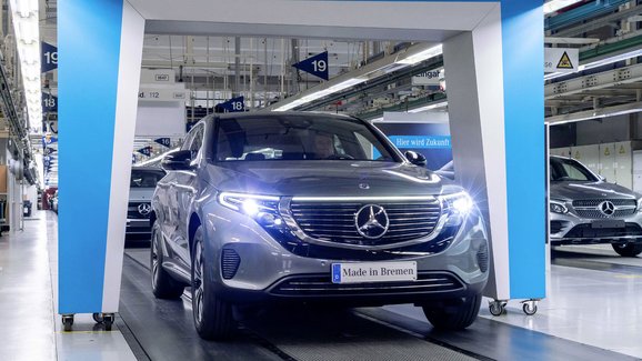 Mercedes zahajuje elektrickou éru. Startuje sériovou výrobu elektrického SUV EQC