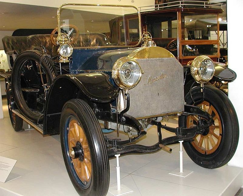 Automobilka vyrobila v&nbsp;letech 1902 – 1910 celkem šest verzí Mercedesu Simplex