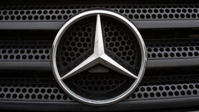 Německý výrobce luxusních automobilů Mercedes-Benz ve druhém čtvrtletí zvýšil čistý zisk o 13,5 procenta na 1,09 miliardy eur (26,3 miliardy korun). Německý výrobce luxusních automobilů Mercedes-Benz ve druhém čtvrtletí zvýšil čistý zisk o 13,5 procenta na 1,09 miliardy eur (26,3 miliardy korun).