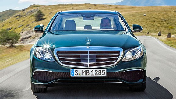 Nová generace Mercedesu E odhaluje české ceny