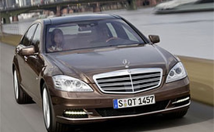 Daimler ve druhém čtvrtletí zvýšil zisk na 2,1 miliardy eur